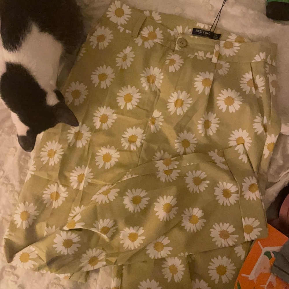 Daisy-printed light-weight pants